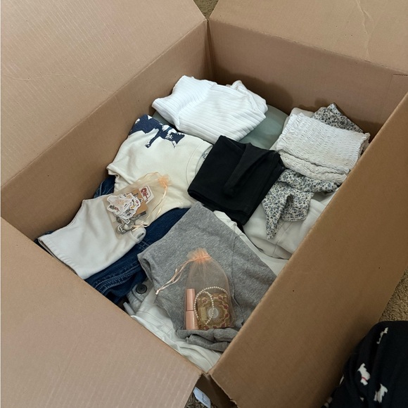 Brandy Melville Bundle - Picture 9 of 9